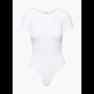 Aritzia Babaton short sleeve crewneck bodysuit